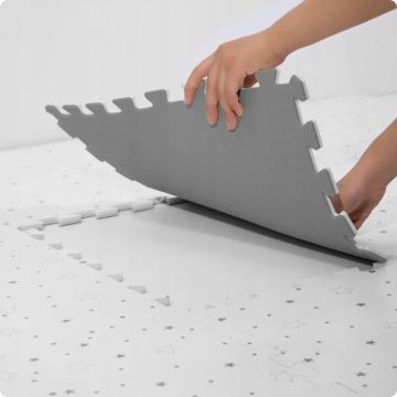 Covoras de joaca puzzle Ricokids 150x150 cm Stelute Gri 9 piese,realizat din spuma EVA inodora,antiderapant,rezistent la apa,usor de curatat,configuratii multiple,utilizare camera copii,crese,gradinite