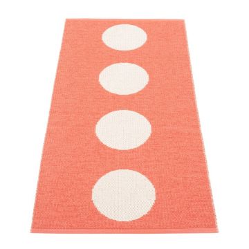 Covor tip traversă pentru interior și exterior somon 70x150 cm Vera Flamingo – Pappelina