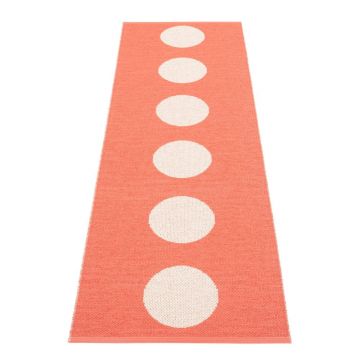 Covor tip traversă pentru interior și exterior somon 70x225 cm Vera Flamingo – Pappelina