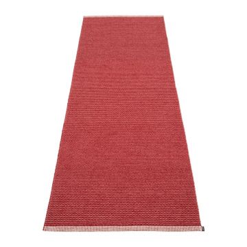 Covor tip traversă pentru interior și exterior roșu 70x200 cm Mono Blush – Pappelina