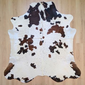 Covor din Piele de Vaca - Alb cu Pete Maro (230cm x 220cm) - Default Title