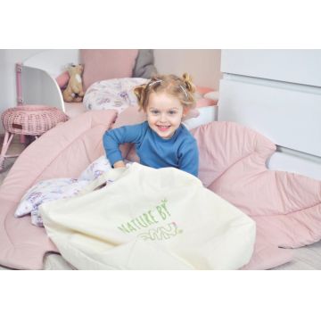 Covoras de joaca termic Amy pliabil din bumbac si umplutura antialergica BabySoft Pure Rose Frunza 150x105x5cm